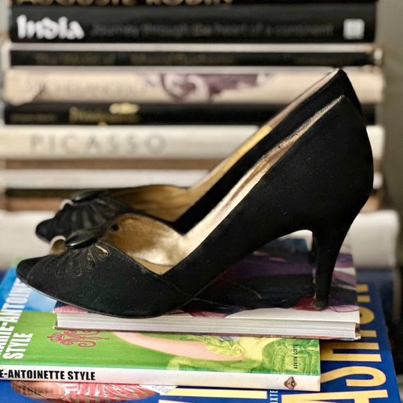 Vintage Claudia Ciutii 90s does 40s Black Cut Out Suede Peep Toe Heels- 8 1/2 - Picture 5 of 16